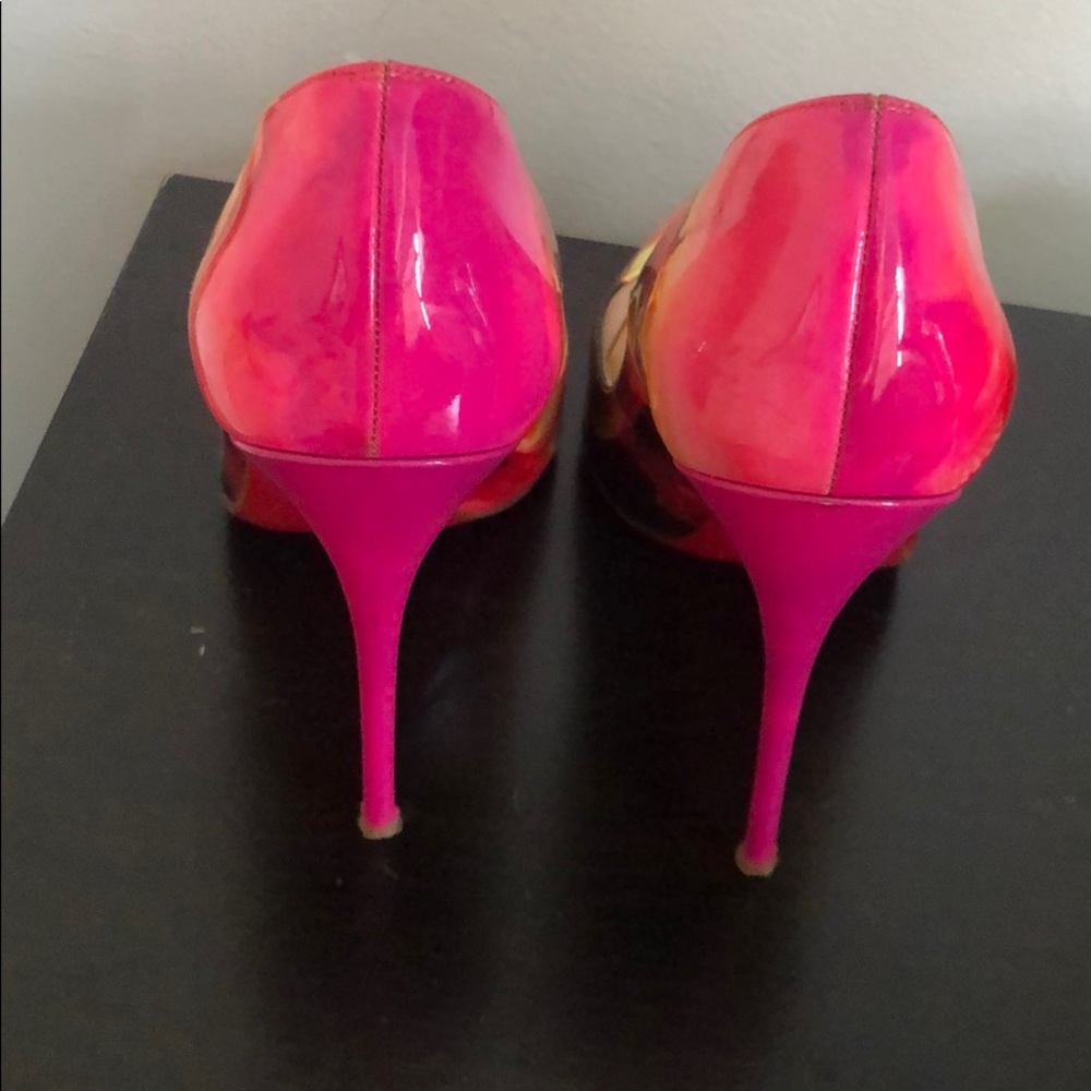 LV’s red bottoms - Picture 2 of 4